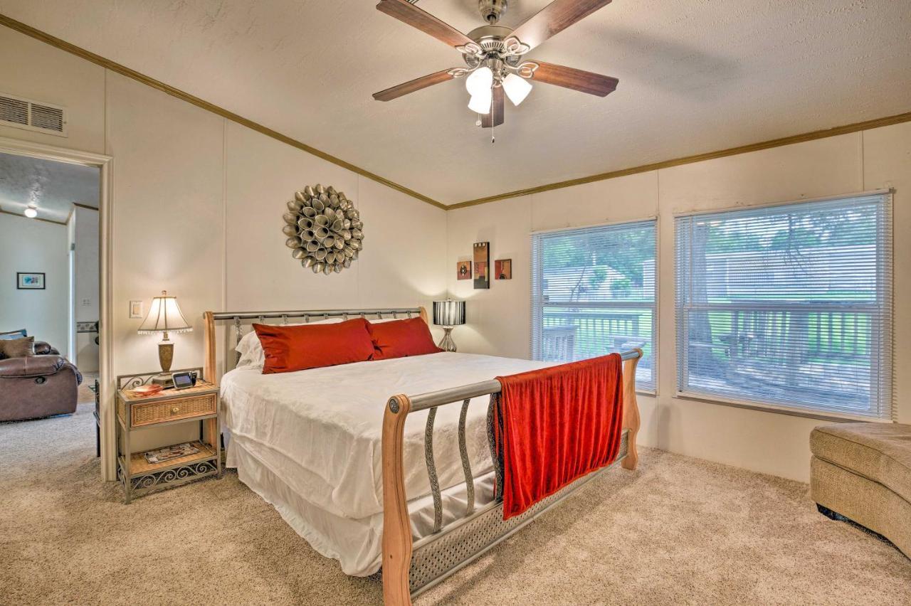Kemp Home With Deck, Steps To Cedar Creek Lake! Exterior foto